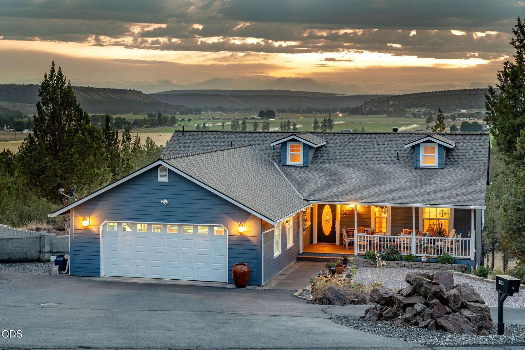 1.89 Acres of Land with Home for Sale in Prineville, Oregon