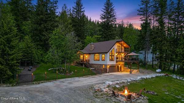 1.52 Acres of Land with Home for Sale in Sagle, Idaho