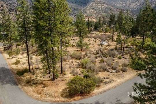 3 Acres of Residential Land for Sale in Junction City, California