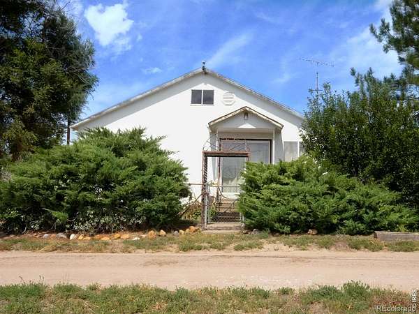 142 Acres of Land with Home for Sale in Fort Morgan, Colorado