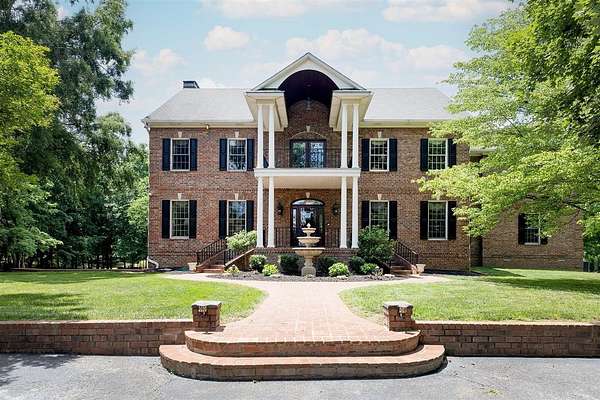 21 Acres of Land with Home for Sale in Bowling Green, Kentucky