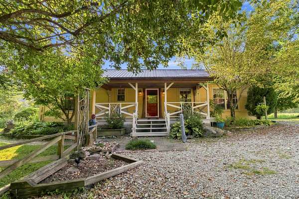 2.5 Acres of Land with Home for Sale in Mount Vernon, Kentucky
