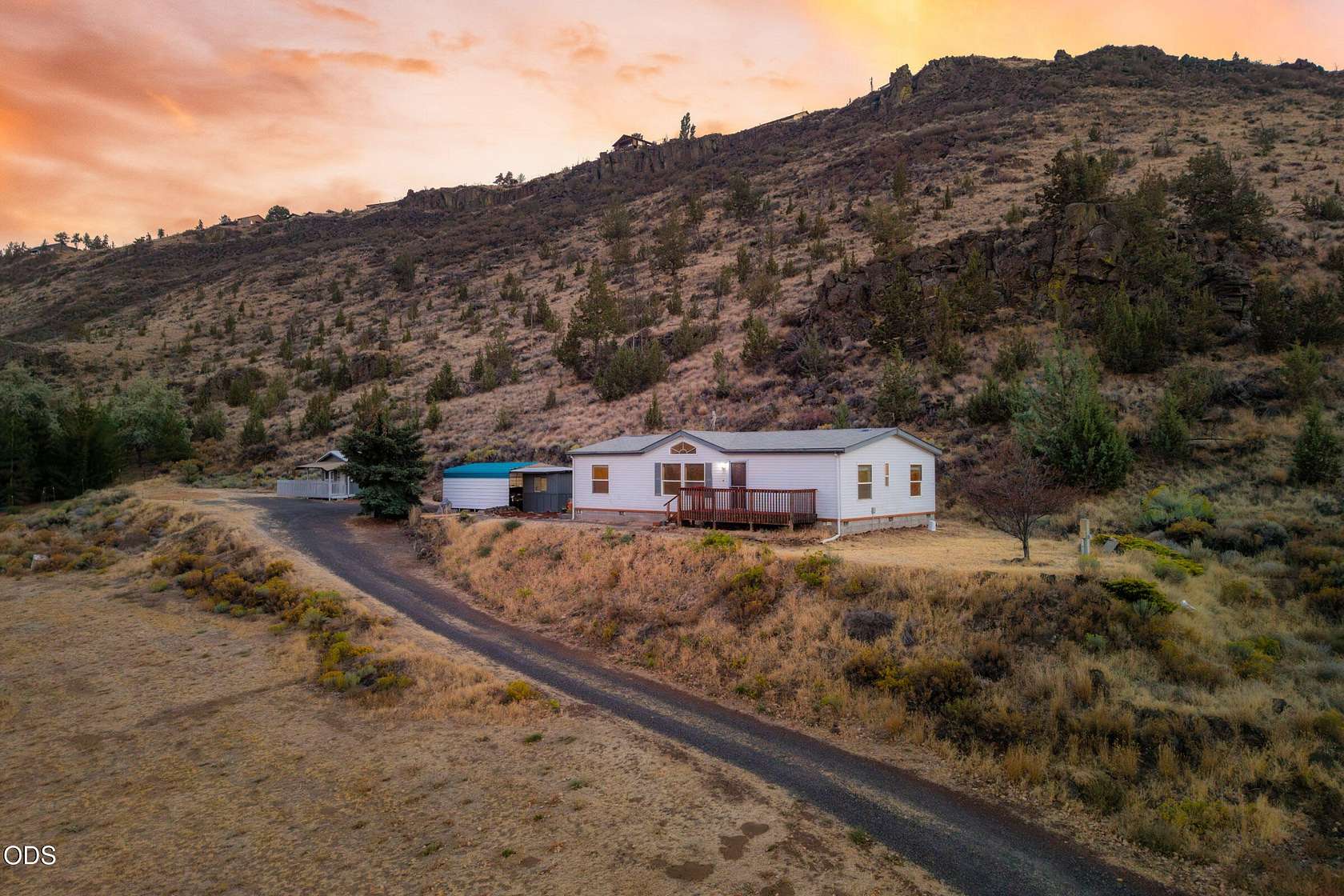 7 Acres of Land with Home for Sale in Terrebonne, Oregon