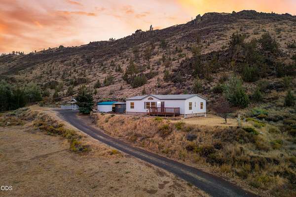 7 Acres of Land with Home for Sale in Terrebonne, Oregon