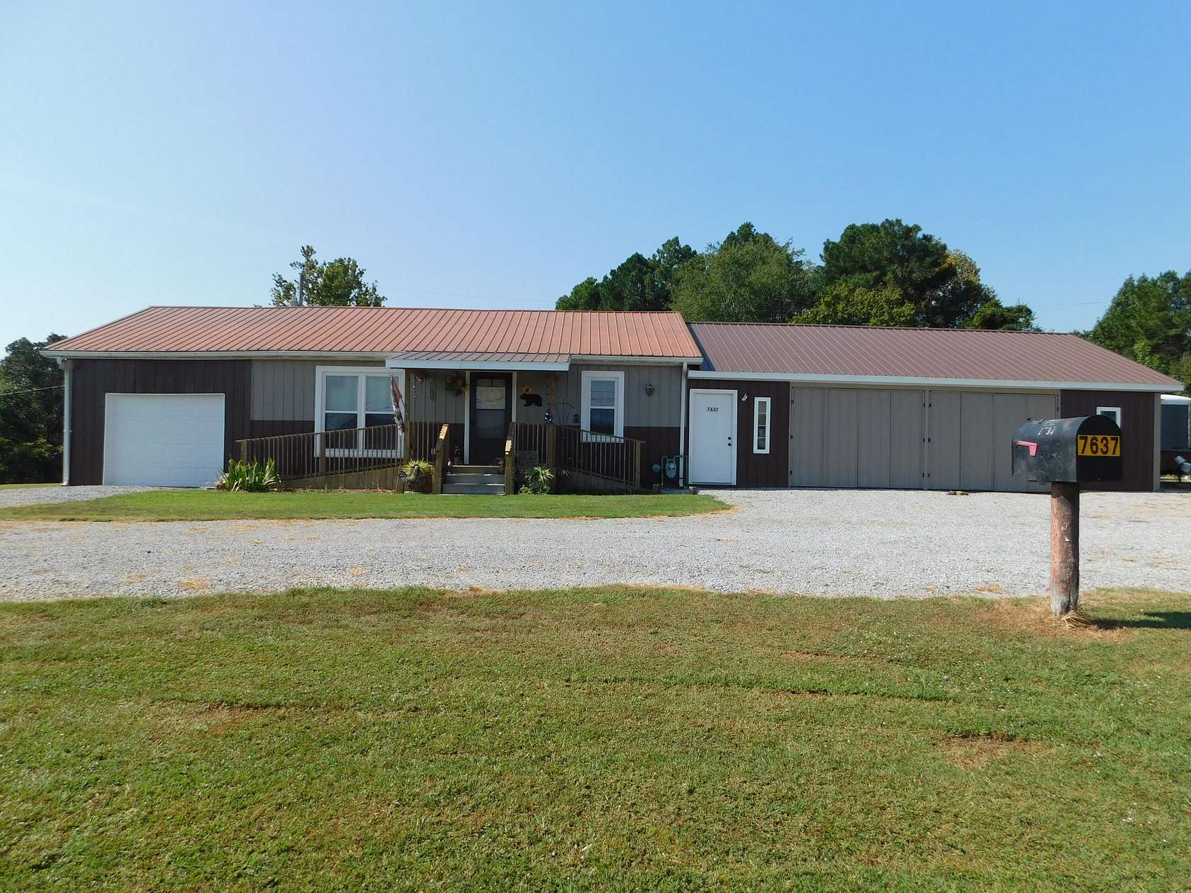 1.77 Acres of Land with Home for Sale in Fredonia, Kentucky