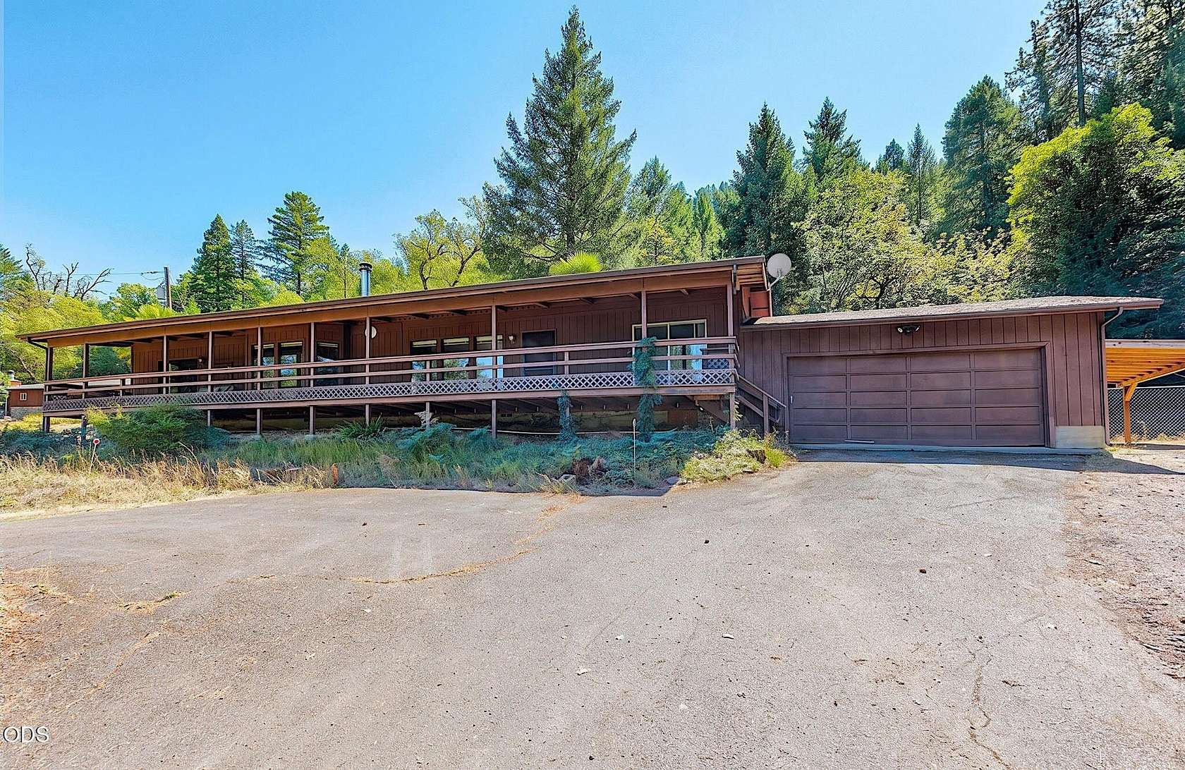 4.26 Acres of Land with Home for Sale in Grants Pass, Oregon