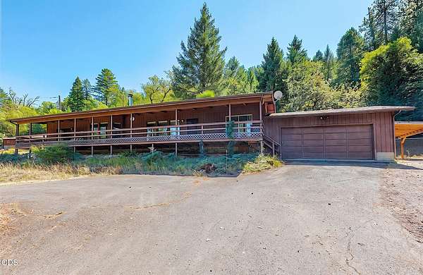 4.26 Acres of Land with Home for Sale in Grants Pass, Oregon