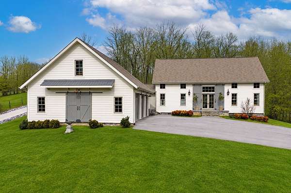 9.7 Acres of Land with Home for Sale in Dickson, Tennessee