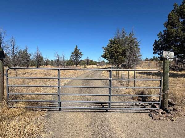 40 Acres of Land for Sale in Montague, California
