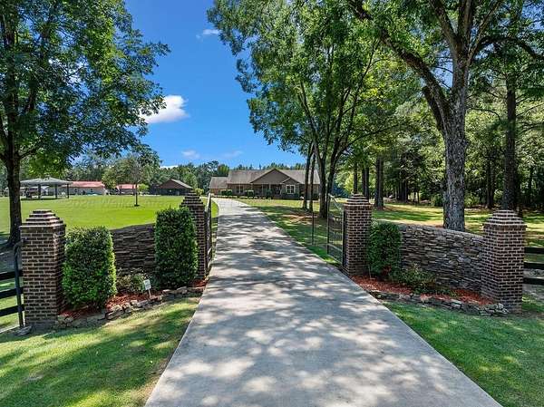 118 Acres of Land with Home for Sale in Oakman, Alabama