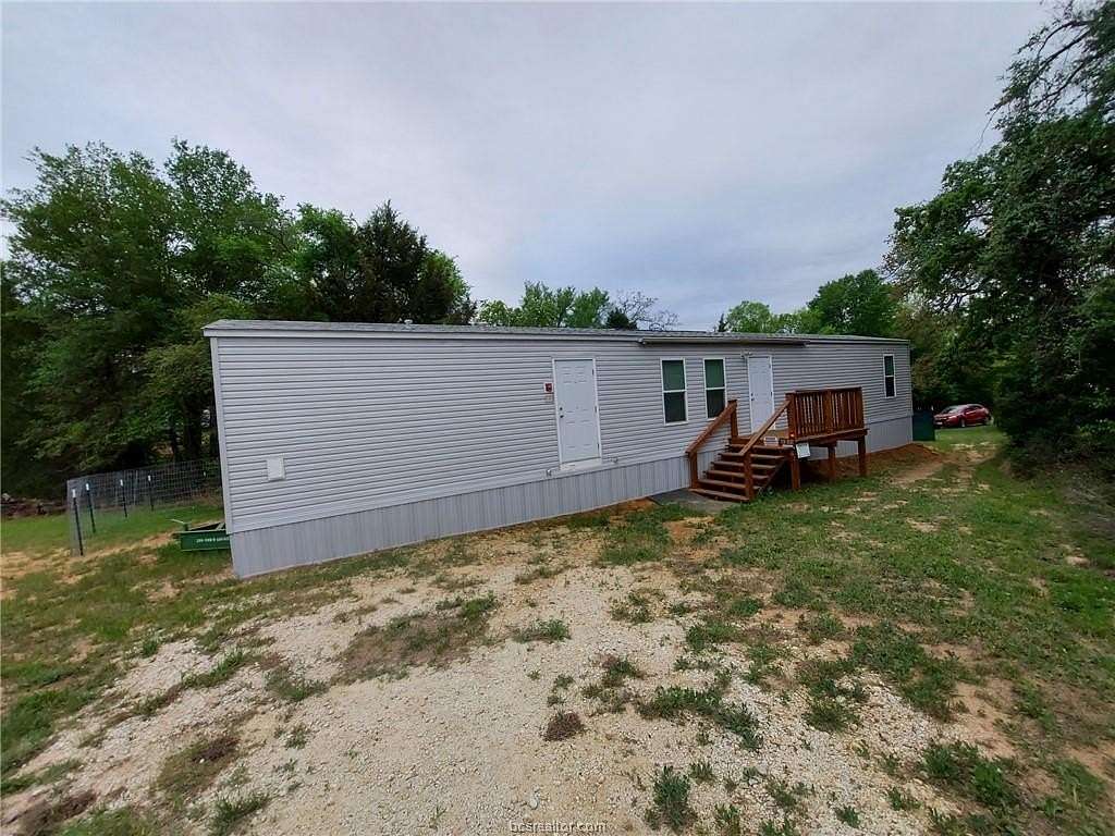 Land with Home for Lease in Hearne, Texas