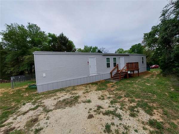 Land with Home for Lease in Hearne, Texas