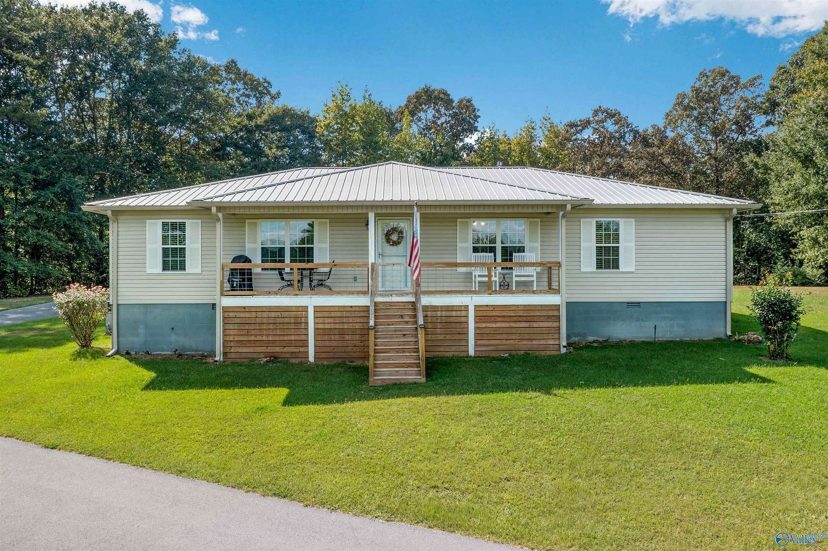 10 Acres of Land with Home for Sale in Attalla, Alabama