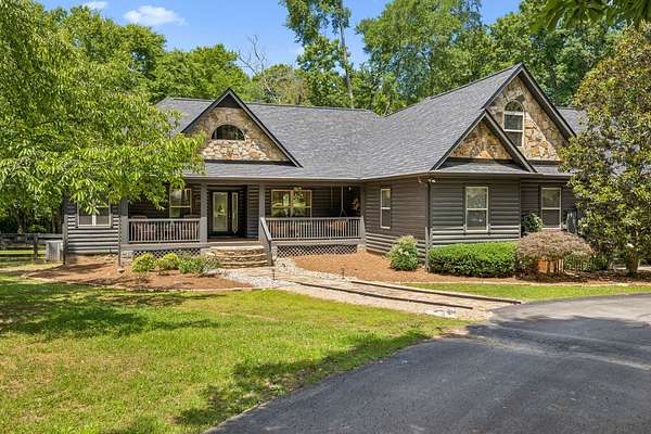 6.22 Acres of Land with Home for Sale in Spring Hill, Tennessee