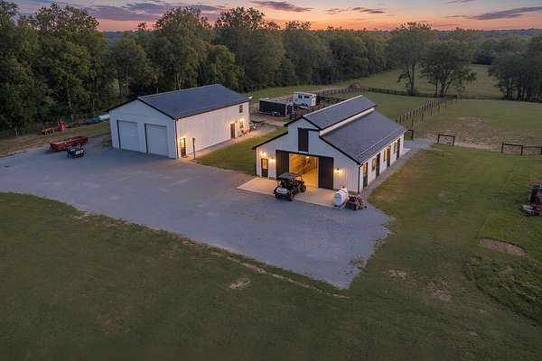 39.6 Acres of Agricultural Land with Home for Sale in Paris, Kentucky
