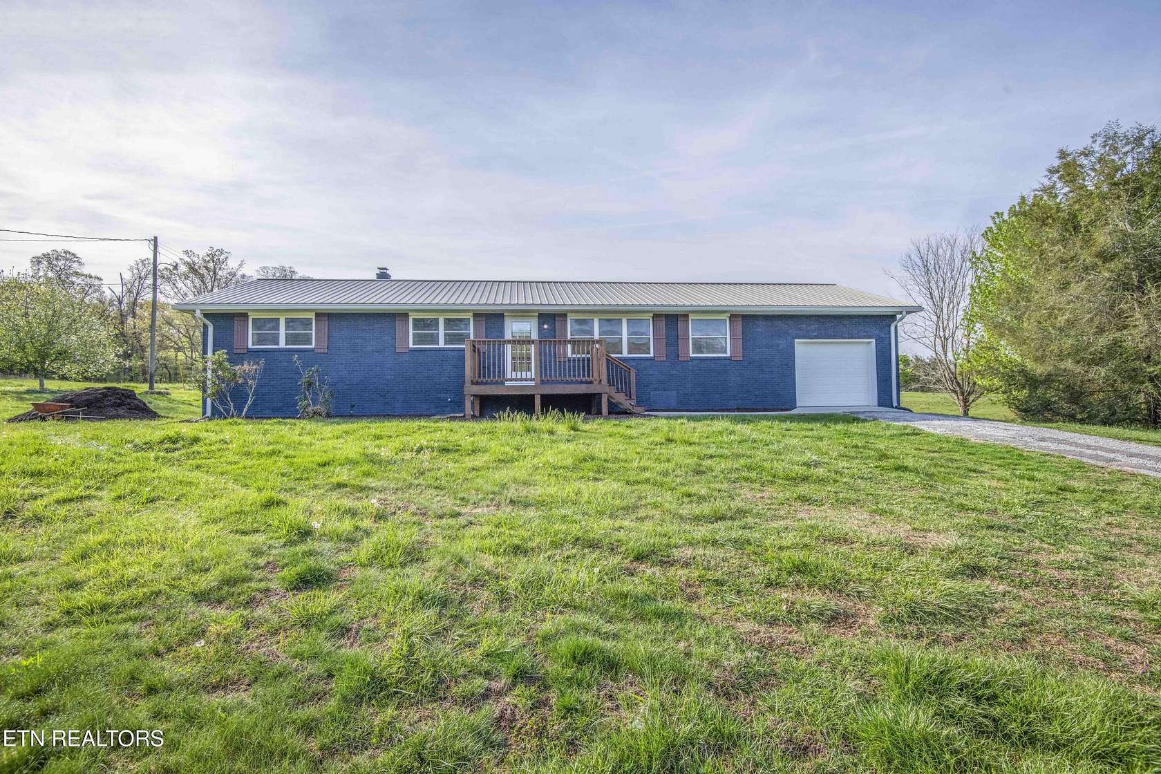 13 Acres of Land with Home for Sale in Mascot, Tennessee