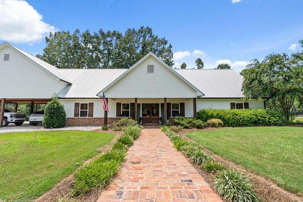19 Acres of Land with Home for Sale in Oxford, Mississippi
