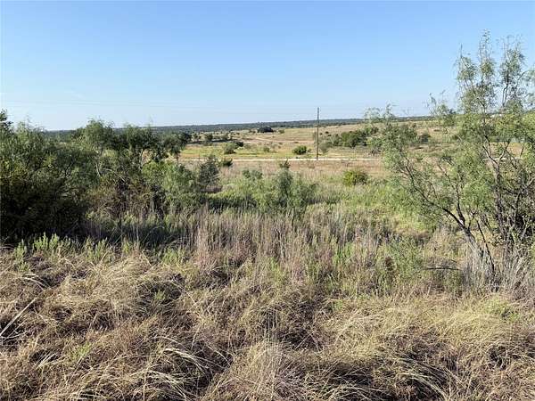 11.1 Acres of Land for Sale in Hamilton, Texas