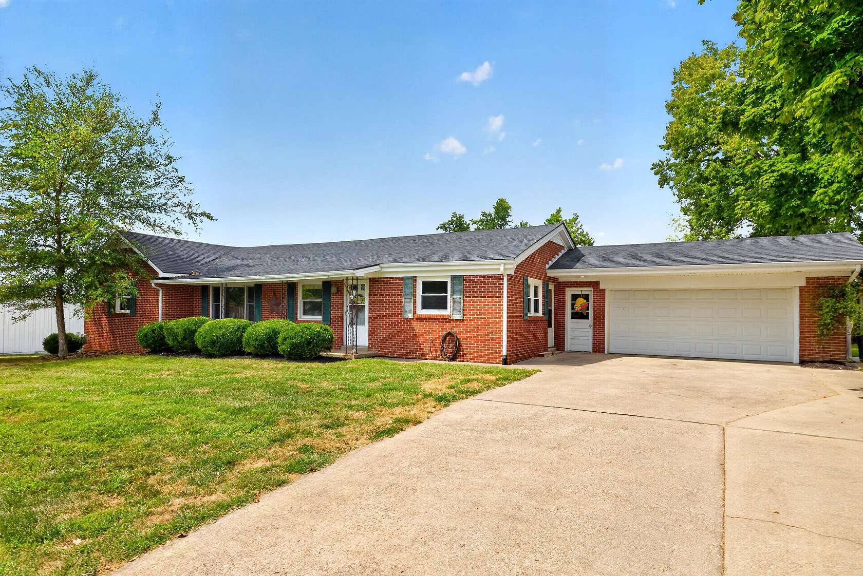 5 Acres of Land with Home for Sale in Nicholasville, Kentucky