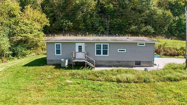 7.1 Acres of Land with Home for Sale in Oneida, Kentucky