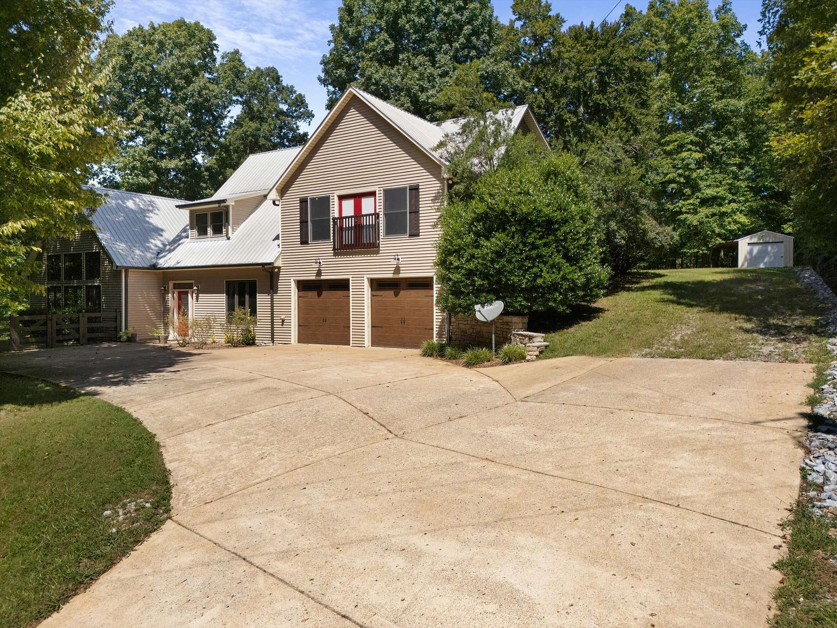 4.28 Acres of Land with Home for Sale in Centerville, Tennessee