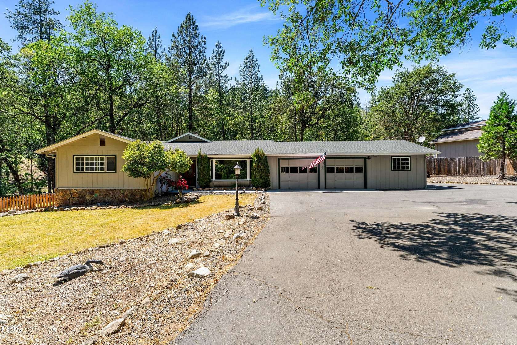 1.6 Acres of Land with Home for Sale in Grants Pass, Oregon