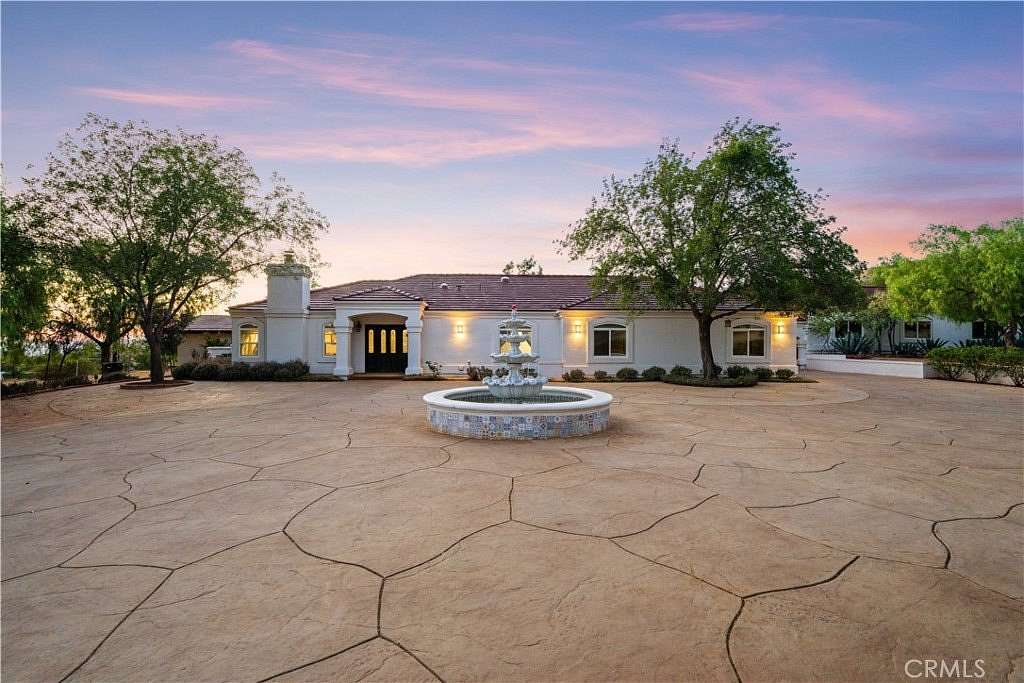 5.15 Acres of Land with Home for Sale in Agua Dulce, California