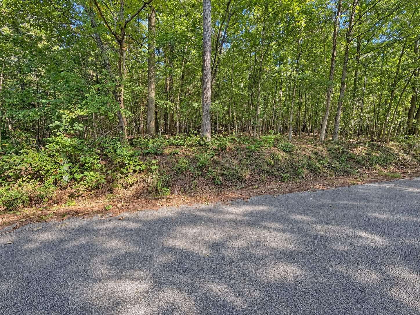 2.5 Acres of Residential Land for Sale in Athens, Tennessee
