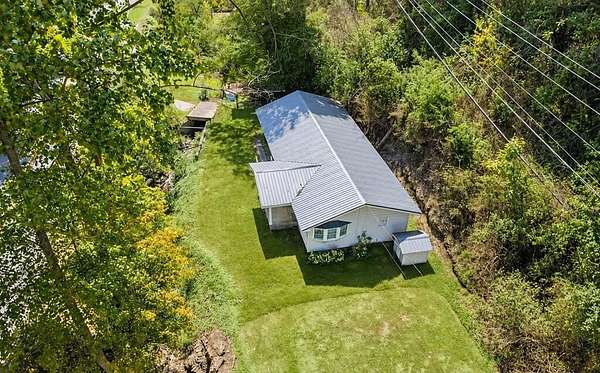 80 Acres of Land with Home for Sale in Fedscreek, Kentucky