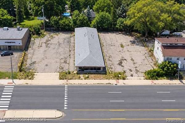 0.38 Acres of Commercial Land for Sale in Pontiac, Michigan
