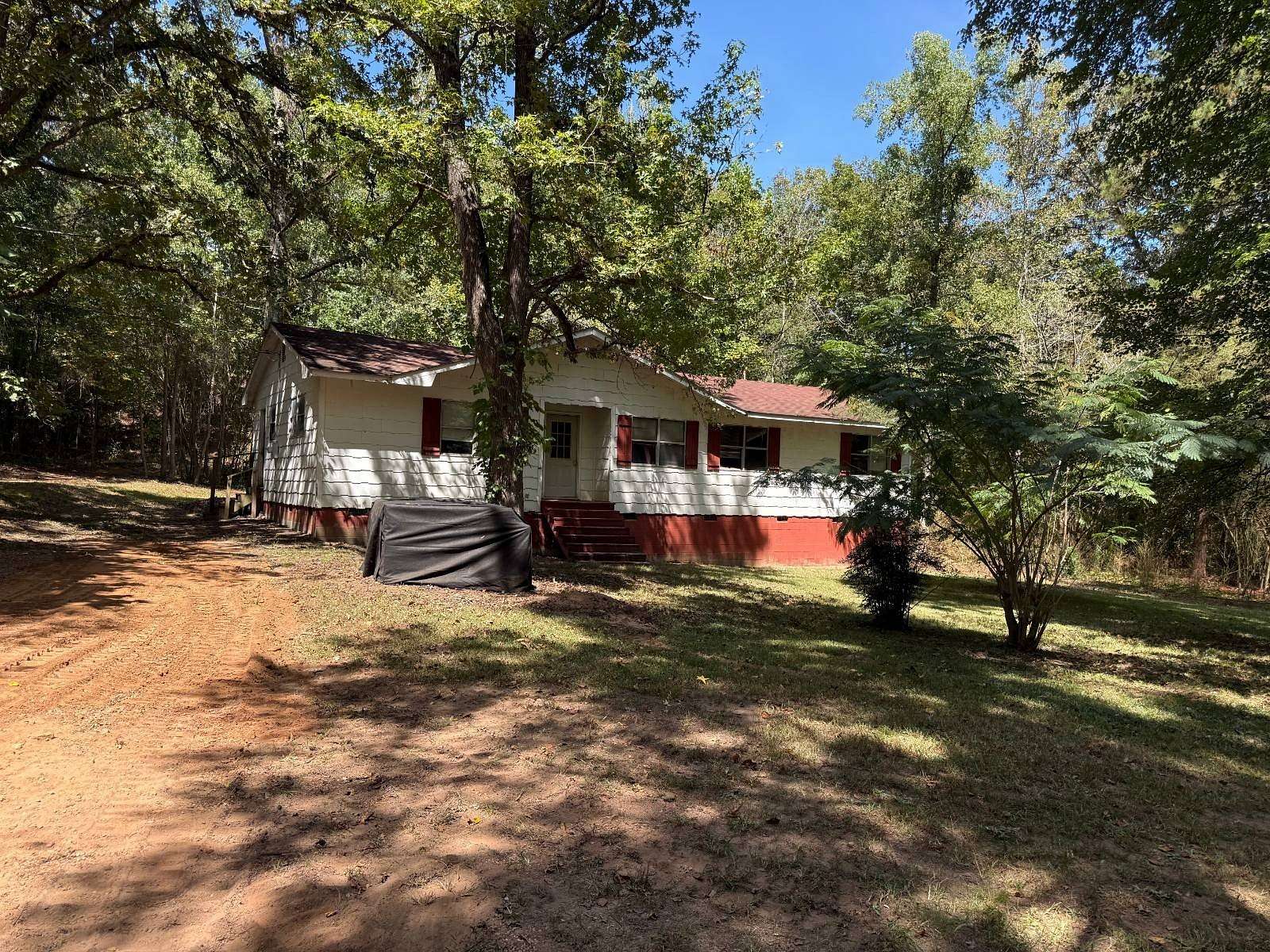 1.65 Acres of Improved Mixed-Use Land for Auction in Wedowee, Alabama