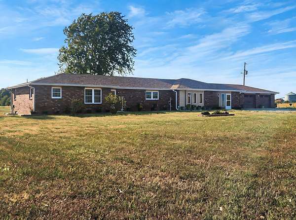 4 Acres of Land with Home for Sale in Phillipsburg, Missouri