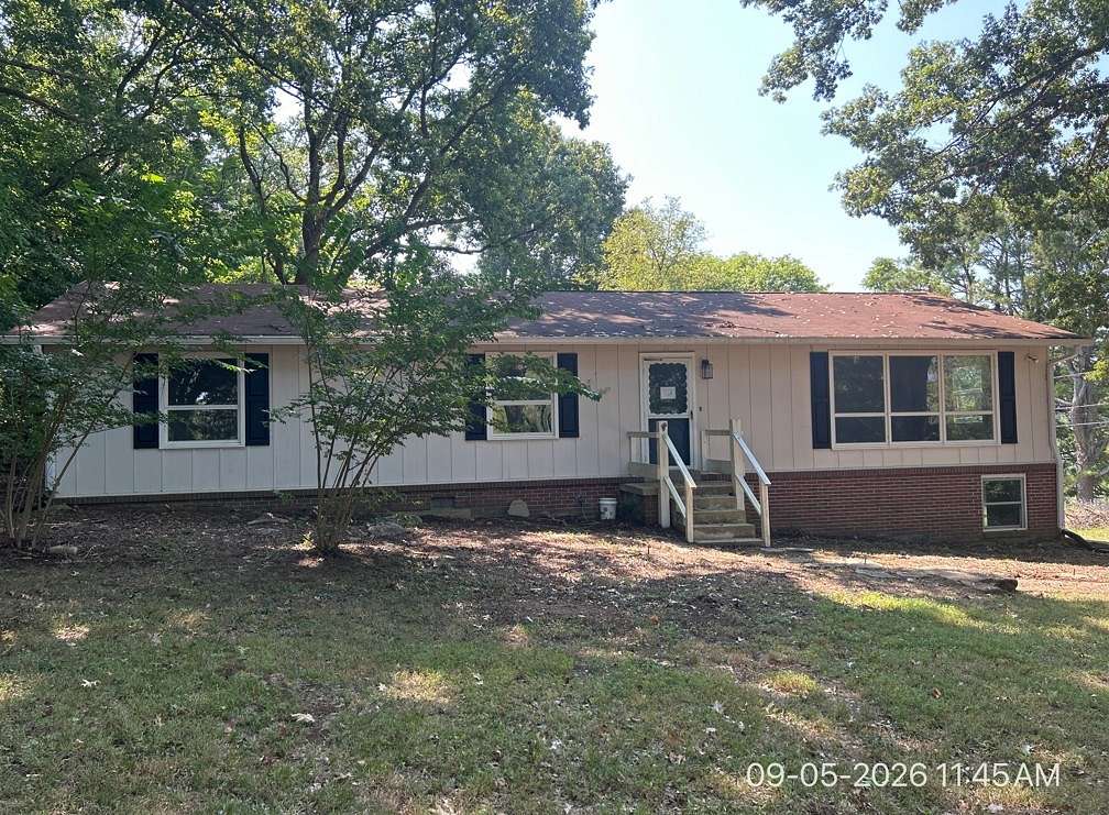 5.12 Acres of Land with Home for Sale in Columbia, Tennessee