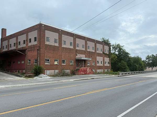 1.53 Acres of Improved Mixed-Use Land for Auction in Tullahoma, Tennessee