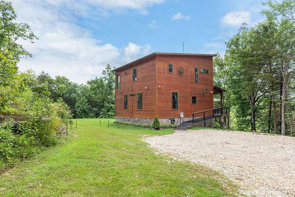 154 Acres of Recreational Land with Home for Sale in Eureka Springs, Arkansas