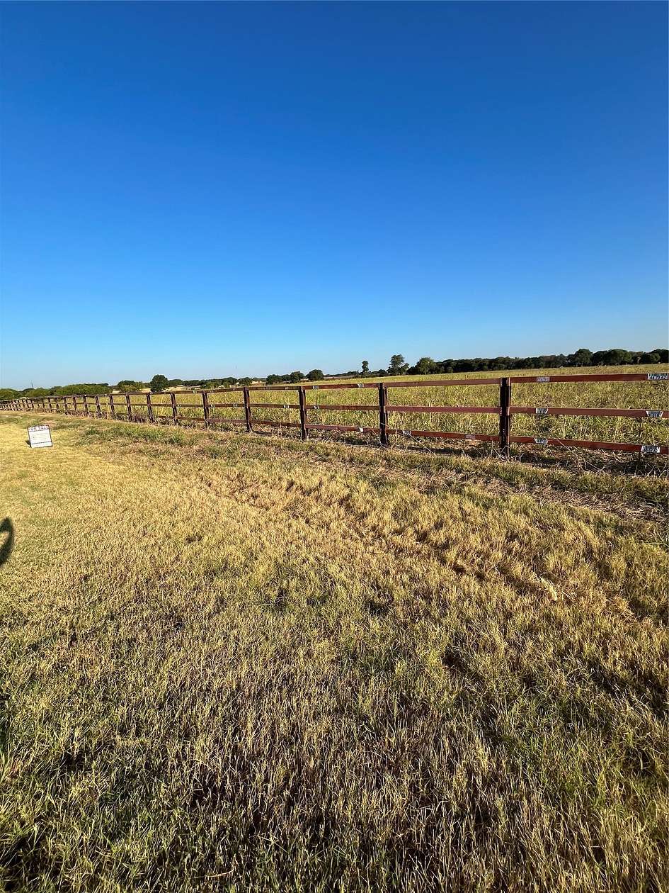 10 Acres of Land for Sale in Hillsboro, Texas