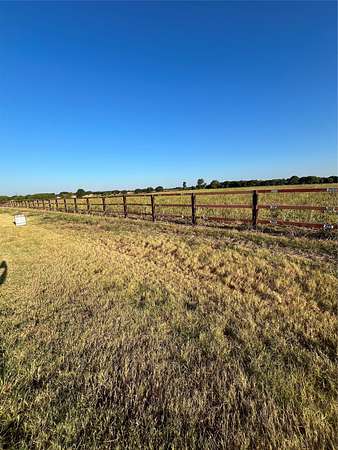 10 Acres of Land for Sale in Hillsboro, Texas