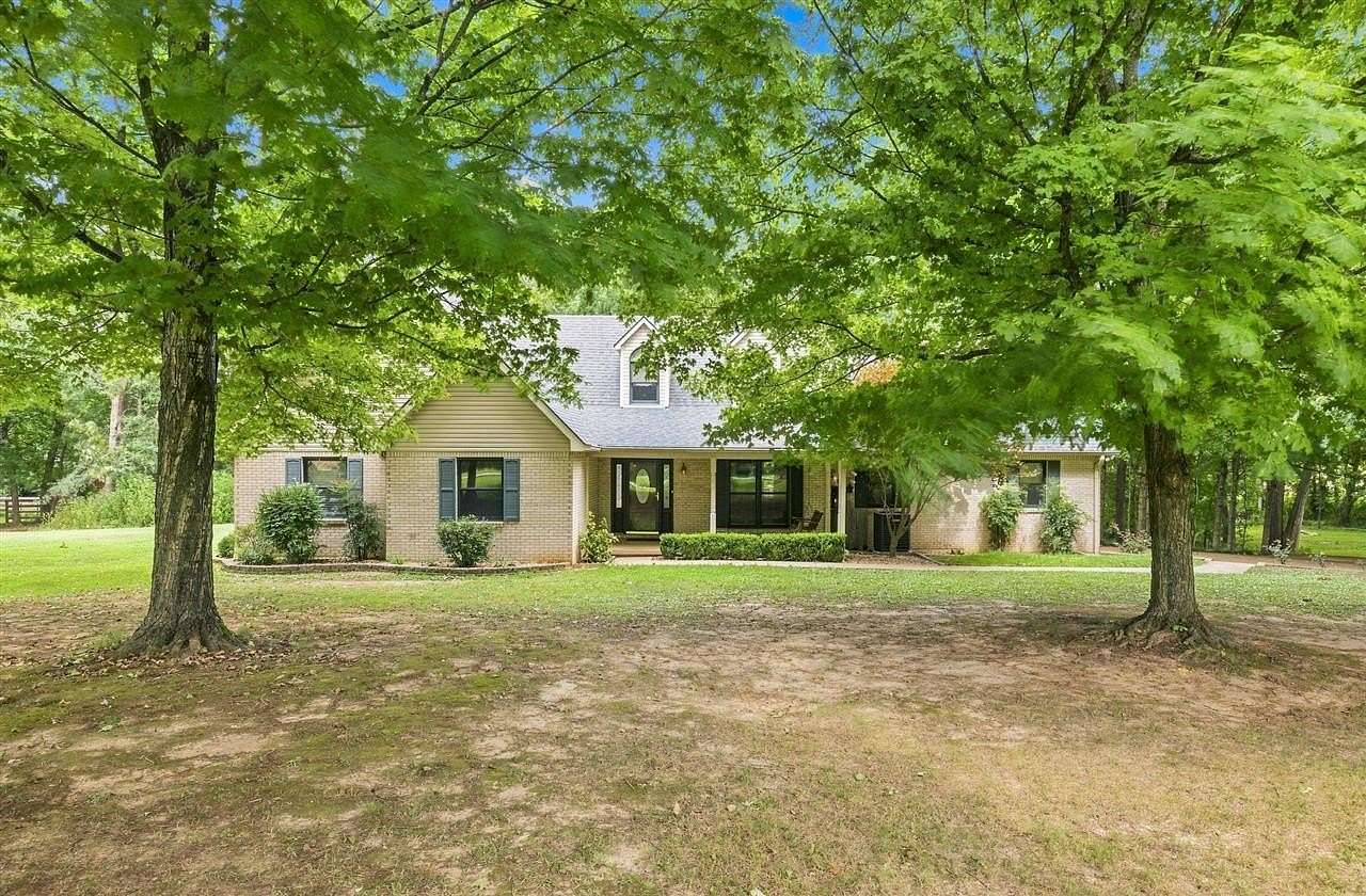 4.53 Acres of Land with Home for Sale in Woodburn, Kentucky