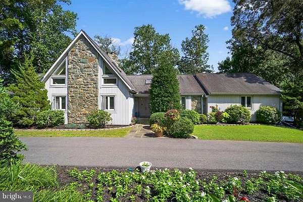8 Acres of Land with Home for Sale in Upper Marlboro, Maryland