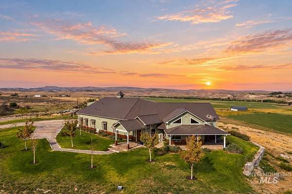 19.7 Acres of Land with Home for Sale in Adrian, Oregon