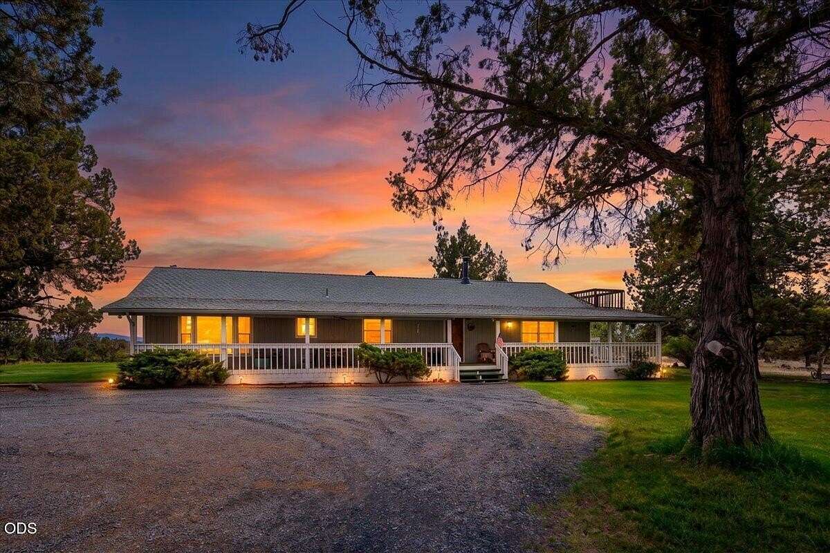 4.82 Acres of Land with Home for Sale in Redmond, Oregon