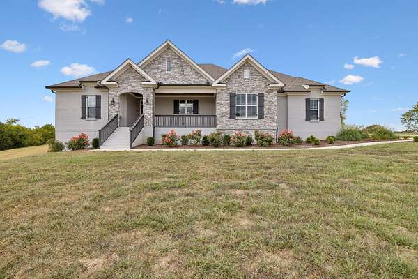 2.27 Acres of Land with Home for Sale in Columbia, Tennessee