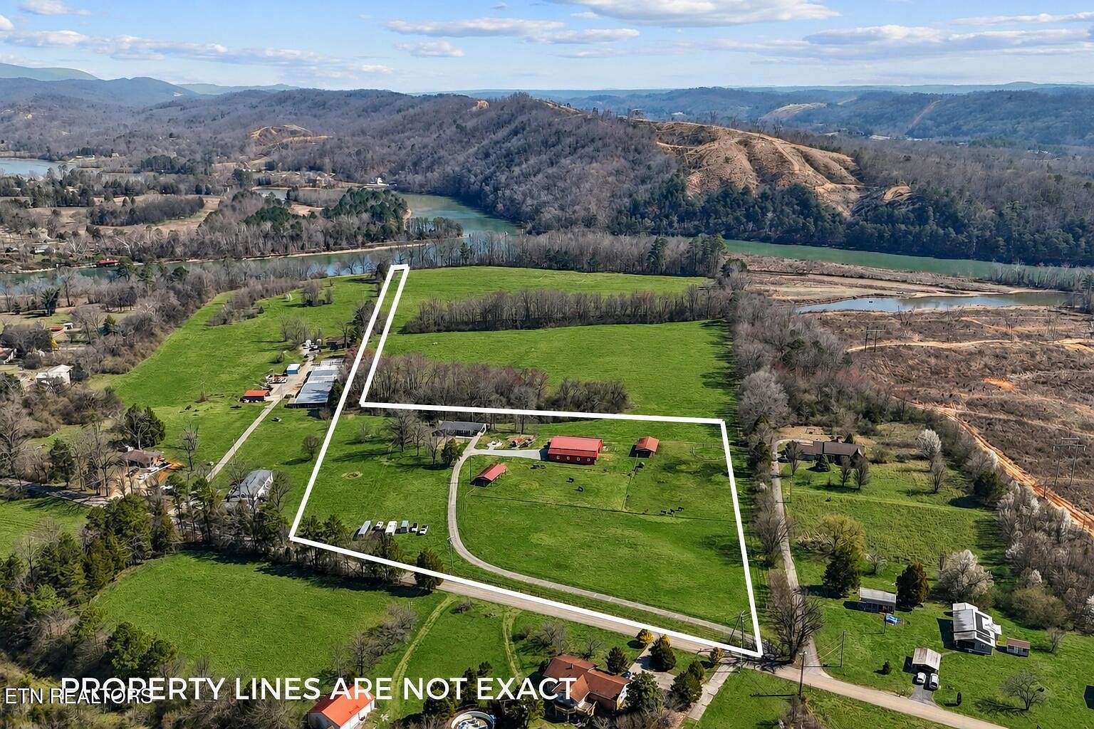 9.46 Acres of Land with Home for Sale in Harriman, Tennessee