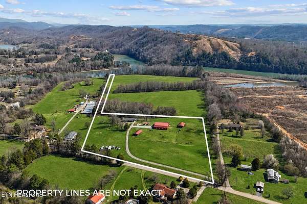 9.46 Acres of Land with Home for Sale in Harriman, Tennessee