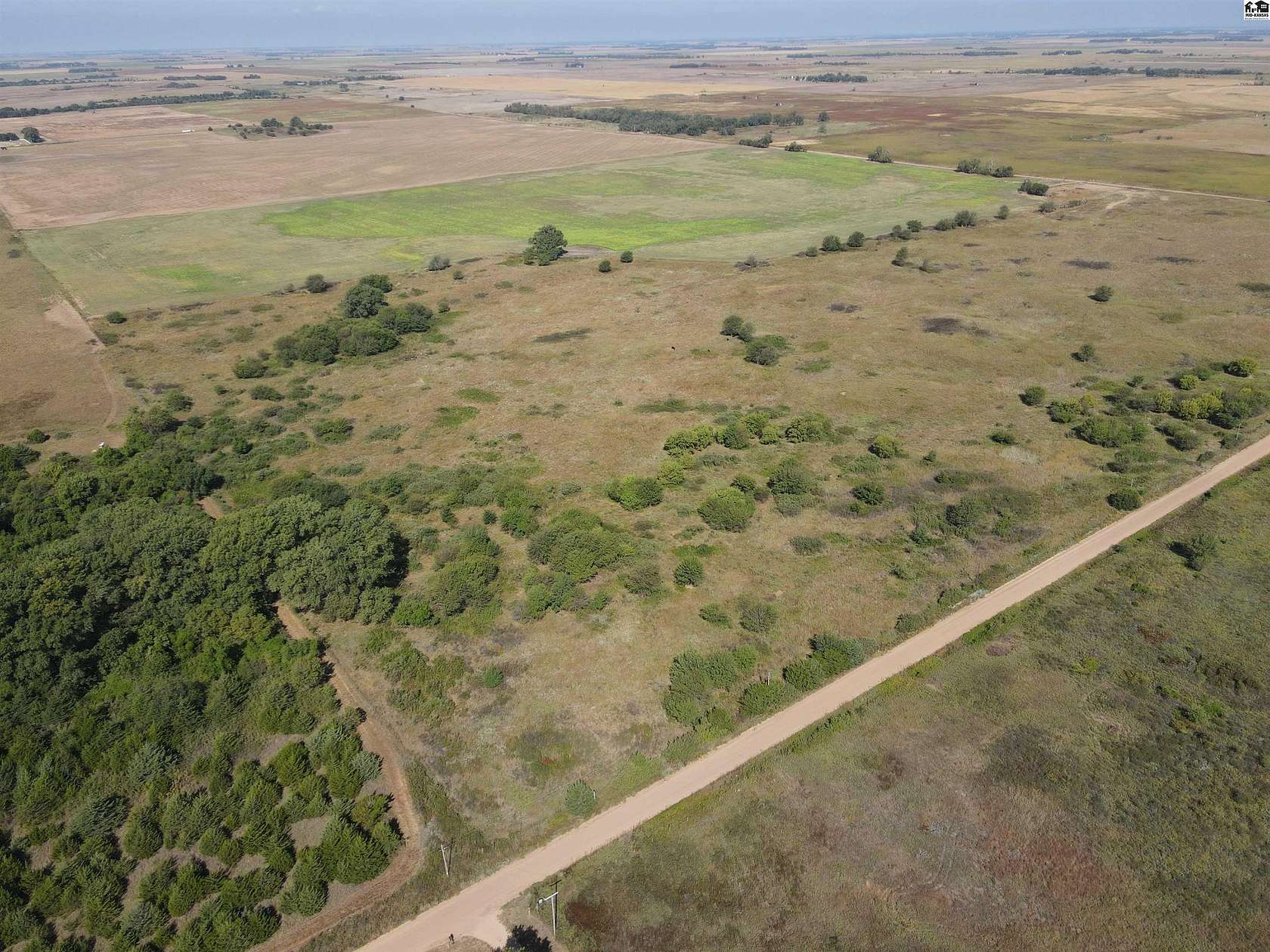 158 Acres of Land for Sale in Pratt, Kansas