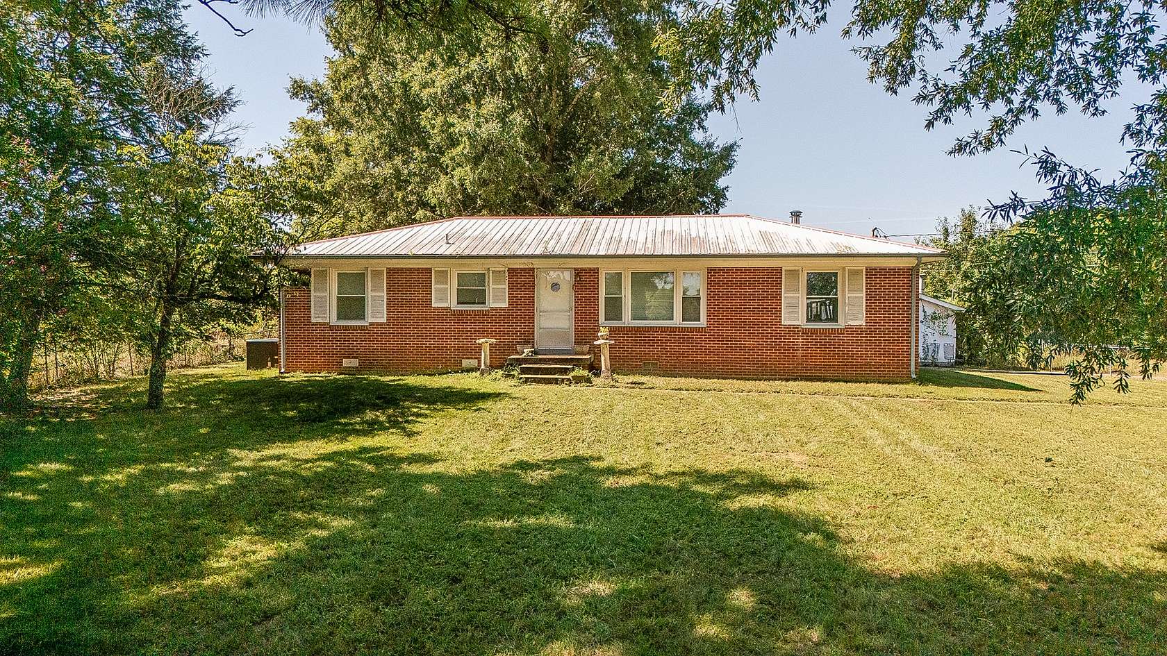 21.5 Acres of Land with Home for Auction in Readyville, Tennessee