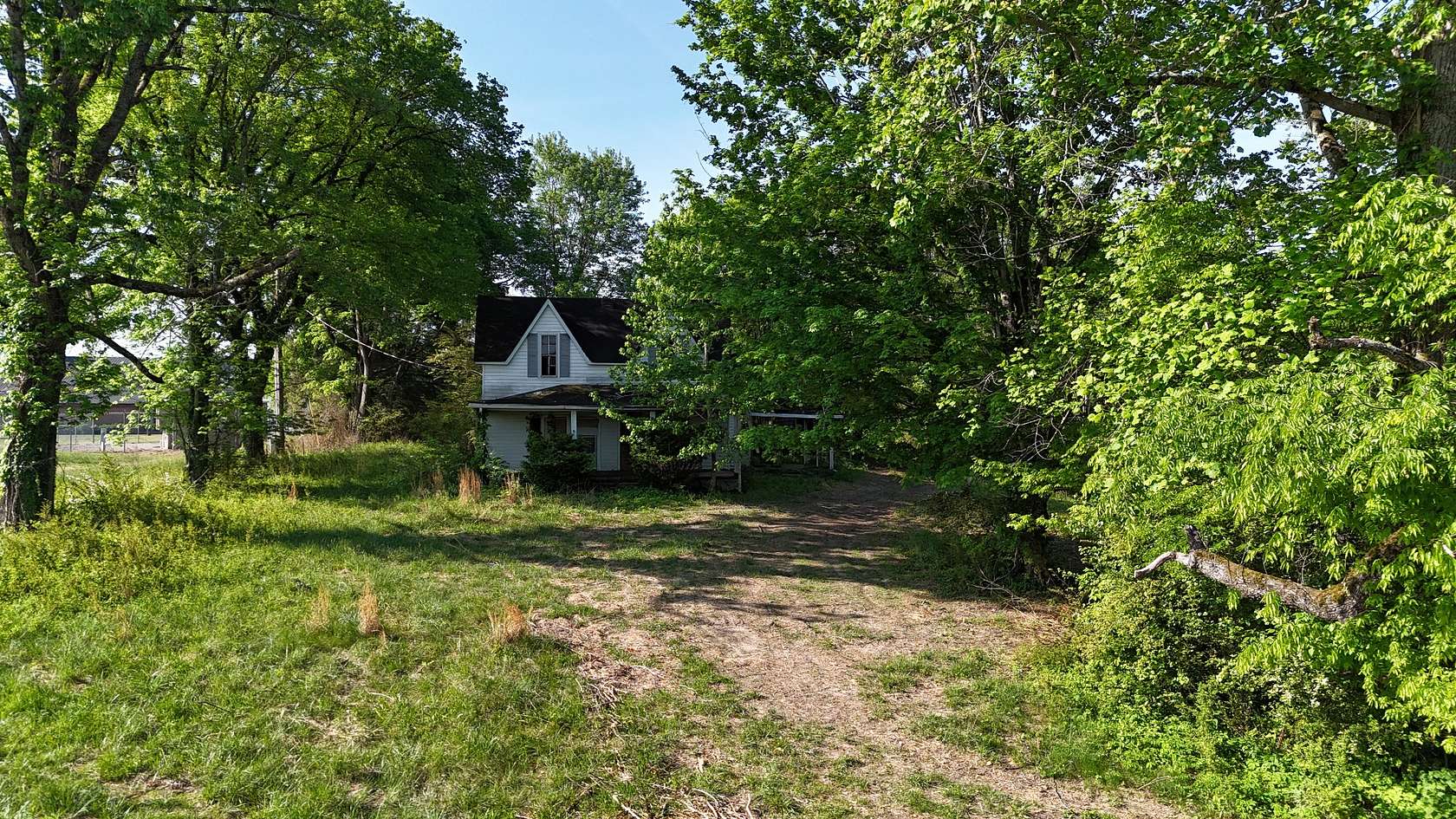 2.46 Acres of Improved Mixed-Use Land for Auction in Silver Point, Tennessee