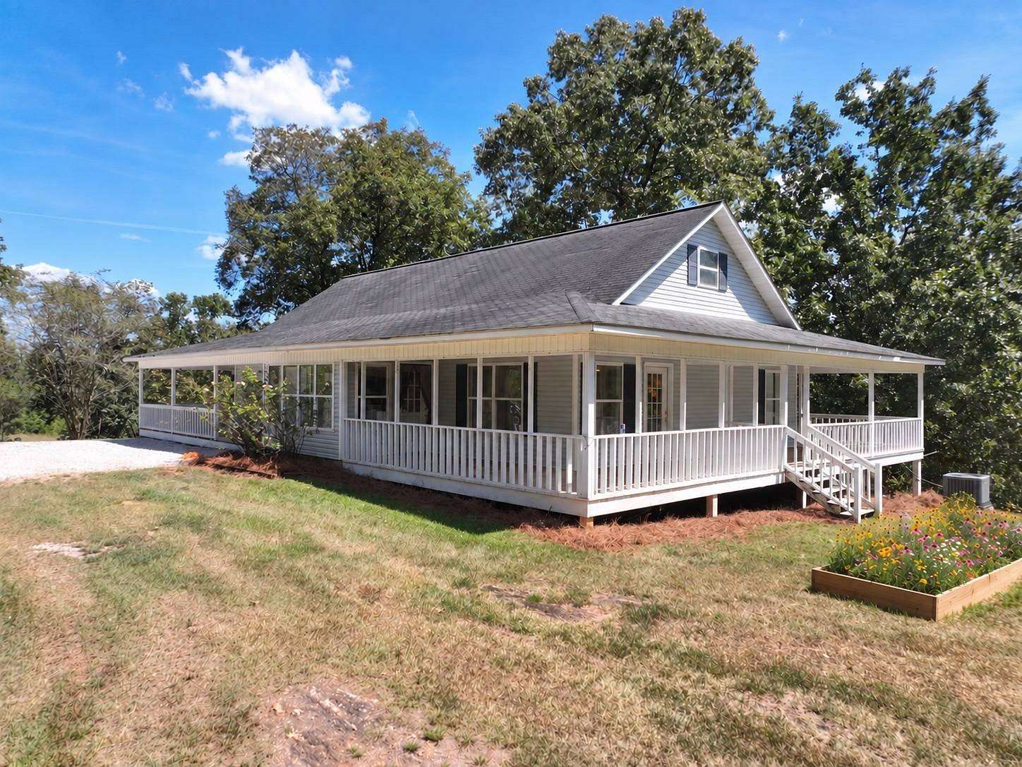 3 Acres of Improved Mixed-Use Land for Auction in Wedowee, Alabama