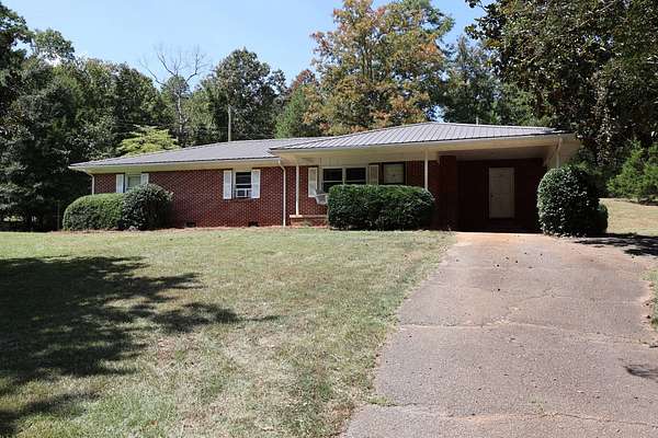 3 Acres of Improved Mixed-Use Land for Auction in Wedowee, Alabama