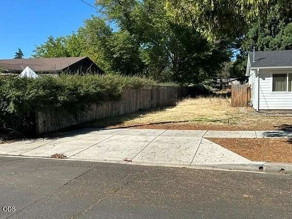 0.25 Acres of Land for Sale in Medford, Oregon